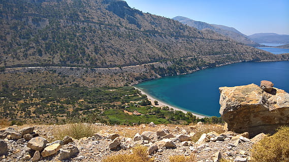 Řecko, chios, letní, voda, hora, scenics - příroda, krása v přírodě, životní prostředí, krajina, pevný, Skála, Příroda, rock - objekt, přistát, klidné scény, klid, destinace, nikdo, mimoměstské scény, jezero, cestovat, venku, pohoří, borovice, při pohledu na pohled, jehličnatého stromu, borové lesy, 4K, CC0, veřejná doména, bez autorských práv