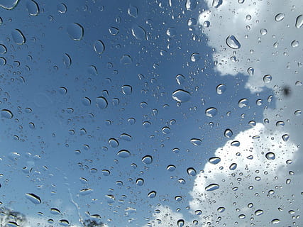 núvols, gotes, cel, núvol, cels blaus, blau, aigua, tirar, fons, humit, líquid, pluja, naturalesa, resum, frescor, primer pla, finestra, transparent, macro, vidre - material, temps, gota de pluja, marc complet, cap gent, a l'interior, dia, vidre, temporada de pluges, puresa, efecte texturat, 4K, CC0, domini públic, lliure de regalies
