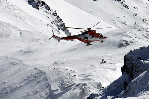 la neve, inverno, freddo, ghiaccio, sport, montagne, Tatry, l'effetto della speranza, ferie, temperatura fredda, montagna, Colore bianco, attività di svago, giorno, catena montuosa, scenics - natura, avventura, persona irriconoscibile, stili di vita, natura, persone reali, sport invernali, copertura, vista dall'alto, una persona, montagna innevata, all'aperto, vestiti caldi, tempo estremo, 4K, CC0, dominio pubblico, privo di copyright