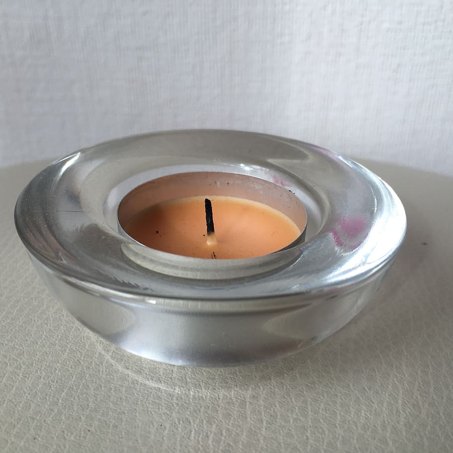 vela, perfumat, flama, foc - fenomen natural, cremant, decoració, calor - temperatura, a l'interior, taula, primer pla, foc, cap gent, vista d’angle alt, natura morta, llum del te, vidre, vidre - material, naturalesa, Color blanc, aigua, temes socials, 2K
