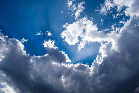 cielo nuvoloso, atmosfera, luminosa, nube, nuvole, luce del giorno, Paradiso, natura, all'aperto, panoramico, cielo, nuvola - cielo, blu, Cloudscape, bellezza nella natura, ambiente, sfondi, scenics - natura, Colore bianco, luce del sole, vento, cielo drammatico, nuvoloso, cielo lunatico, nessuno, giorno, meteorologia, pulito, clima, 5K, CC0, dominio pubblico, privo di copyright