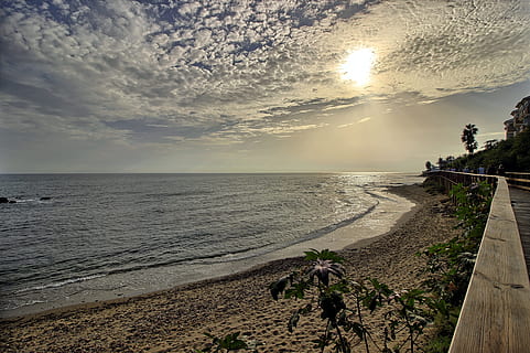 strand, skyer, solnedgang, lys, himmel, landskab, Mijas, kyststien, Spanien, middelhavet, promenade, hav, horisont over vand, sky - himmel, vand, rolig scene, skønhed i naturen, scenics - natur, jord, horisont, natur, ro, idyllisk, plante, rigtige mennesker, Palme træ, udendørs, 5K, CC0, offentligt domæne, royaltyfrie