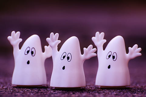 fantasma, fantasmes, divertit, plàstic, joguines, bonic, diversió, figura, dolç, tir de l'estudi, Finances, emoció, a l'interior, cap gent, primer pla, felicitat, negocis, Color blanc, inversió, somrient, porpra, en fila, còpia espai, expressió facial, estalvis, representació humana, fons de colors, 5K, CC0, domini públic, lliure de regalies