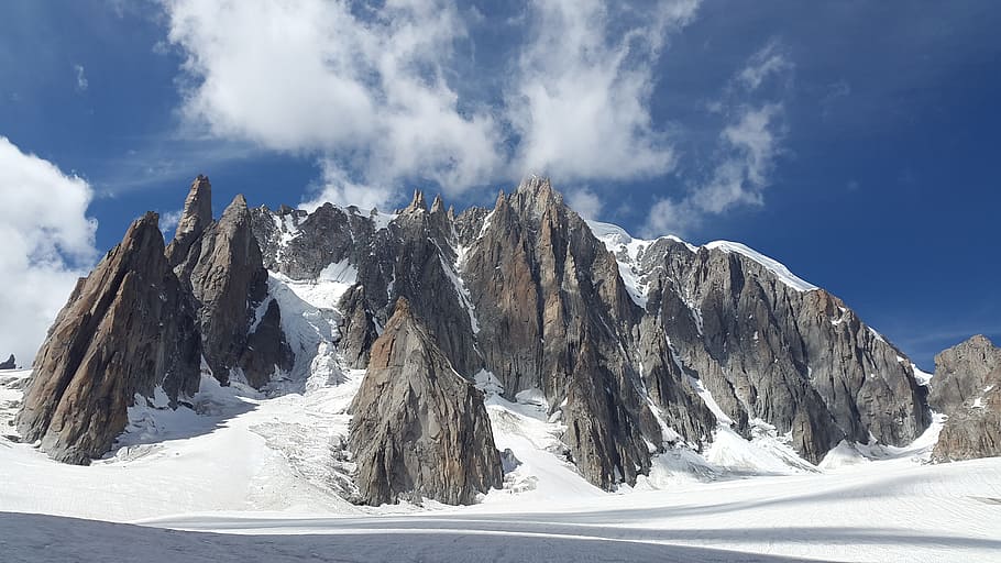 muntanya de roca, cobert, neu, blau, cel, durant el dia, cel blau, núvols, fred, alt, paisatge, muntanya, naturalesa, roques, muntanya rocosa, hivern, temperatura de fred, núvol - cel, medi ambient, bellesa a la natura, escenics - natura, Serra, panoràmica, dia, rock, cim de muntanya, escena no urbana, escena tranquil·la, muntanya nevada, a l'aire lliure, gel, 4K