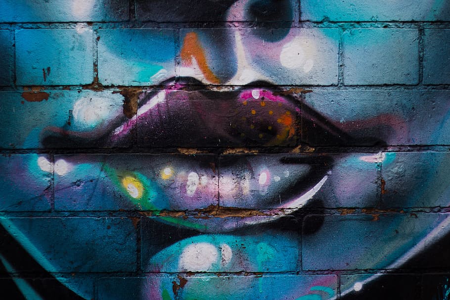 rty, graffiti, zeď, tvář, malovat, modrý, růžový, vícebarevné, tvořivost, architektura, nástěnný prvek, jedna osoba, umění a řemesla, detail, stavba, skutečných lidí, lidská tvář, vzor, den, část lidského těla, část těla, venku, digitální kompozitní, zakryté tváře, 5K