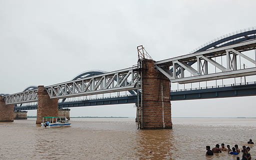 Fluss, Wasser, hingebungsvoll, Brücke, Brückenwasser, Tourismus, Indien, Tempel, die Architektur, Verbindung, gebaute Struktur, Brücke - künstliche Struktur, Himmel, Natur, Reiseziele, Strand, Meer, Transport, Stadt, Land, Gebäudehülle, zufällige Menschen, Reise, draußen, architektonische Säule, 2K, CC0, gemeinfrei, lizenzfrei