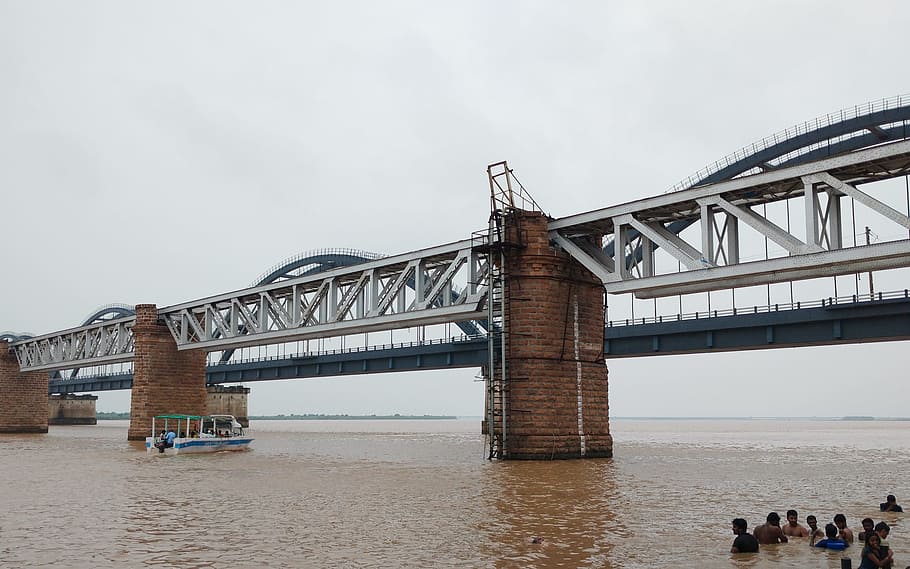 Fluss, Wasser, hingebungsvoll, Brücke, Brückenwasser, Tourismus, Indien, Tempel, die Architektur, Verbindung, gebaute Struktur, Brücke - künstliche Struktur, Himmel, Natur, Reiseziele, Strand, Meer, Transport, Stadt, Land, Gebäudehülle, zufällige Menschen, Reise, draußen, architektonische Säule, 2K