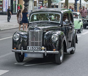 auto, zwerver, Old Timer, klassiek, automotive, limousine, voertuig, transport systeem, rijden, vervoer, wijze van transport, stad, motorvoertuig, landvoertuig, straat, incidentele mensen, architectuur, weg, dag, vintage auto, retro gestileerd, echte mensen, ingebouwde structuur, stadsstraat, mensen, koplamp, buitenkant van het gebouw, luxe, 1080P, CC0, publiek domein, royaltyvrij