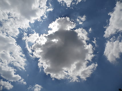 blanco, azul, nublado, cielo, nubes oscuras, Dios, nubes, tormenta, nube de tormenta, adelante, nubes cúmulos, se forman nubes, verano, oración, odio, amor, triste, espíritu, Iglesia, fe, orar, devoción, equilibrar, armonía, negro, nube - cielo, belleza en la naturaleza, paisajes - naturaleza, vista de ángulo bajo, naturaleza, el color blanco, antecedentes, nadie, paisaje de nubes, tranquilidad, día, al aire libre, mullido, escena tranquila, luz del sol, ambiente, viento, meteorología, 4K, CC0, dominio público, libre de derechos