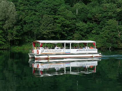traversier, ajouter un, navigation fluviale, eau, navire nautique, arbre, transport, réflexion, plante, front de mer, mode de transport, Lac, la nature, couleur verte, Voyage, journée, beauté dans la nature, bateau de passagers, croissance, personne, en plein air, 2K, CC0, domaine public, libre de droits