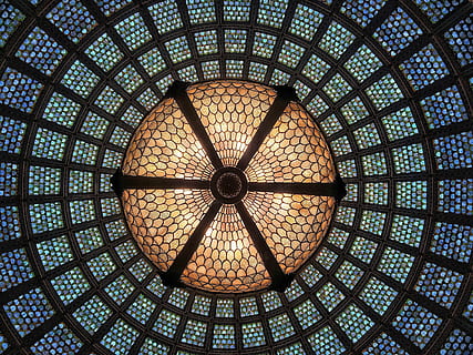 marró, blau, llum de cúpula de mosaic de vidre, vidre, sostre, llum, patró, arquitectura, disseny, or, geomètric, accessori, vibrant, edifici, a l'interior, fons, cúpula, característica arquitectònica, finestra, marc complet, estructura construïda, forma, forma geomètrica, cercle, vista d’angle baix, cap gent, directament a sota, lloc de culte, art i artesania, vitrall, ornamentat, arquitectura i art, claraboia, 4K, CC0, domini públic, lliure de regalies