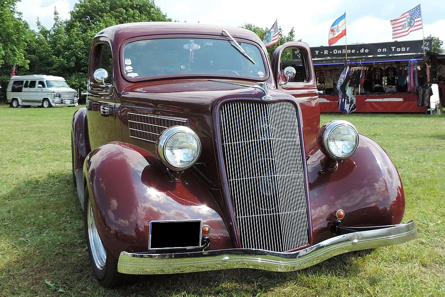 oldtimer, automàtic, vehicle, clàssic, sistema de transport, manera de transport, vehicle terrestre, cotxe, transport, automòbil, estil retro, cotxe d'època, dia, herba, camp, faro, naturalesa, metall, vell, història, el passat, terra, planta, vintage, a l'aire lliure, antiguitat, crom, 2K