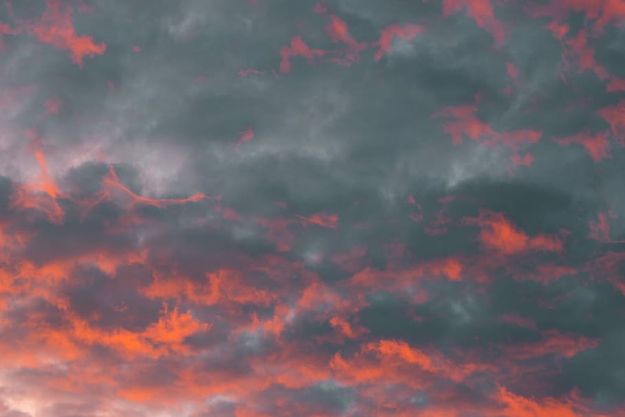 rojo, gris, nublado, cielo, negro, nubes, puesta de sol, amanecer, cielo dramático, oscuro, nube - cielo, belleza en la naturaleza, paisajes - naturaleza, antecedentes, nadie, naturaleza, tranquilidad, color naranja, fotograma completo, paisaje de nubes, escena tranquila, idílico, vista de ángulo bajo, al aire libre, resumen, fondos abstractos, meteorología, poder en la naturaleza, ominoso, 4K