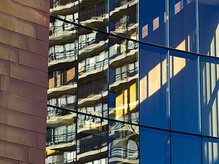 Gebäude, Fenster, Reflexion, Glas, die Architektur, modern, Stadt, Gitter, Colston Hall, Bristol, Außen, Konstruktion, Muster, Textur, abstrakt, Rechteck, Rahmen, Fassade, Licht, reflektieren, Bürogebäude, Gebäudehülle, gebaute Struktur, Glas - Material, städtische Szene, Wolkenkratzer, Geschäft, Architektur und Gebäude, Innenstadt, draußen, keine Leute, Vollbild, Bürogebäude außen, Büro, Tag, Flachwinkelansicht, Hintergründe, gestalten, 4K, CC0, gemeinfrei, lizenzfrei
