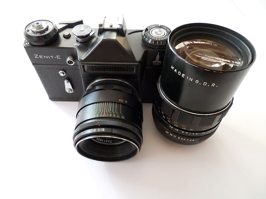 zenit, zenit-e, Fotoaparát, analogový, fotografování, retro, starý, nostalgie, sowjetunion, olympia, usr, ddr, objektiv, objektiv - optický přístroj, fotografická témata, technologie, bílé pozadí, studio shot, uvnitř, stálý život, fotoaparát - fotografické vybavení, fotografické vybavení, čočka - oko, detail, zařízení, vystříhnout, nikdo, Černá barva, vysoký úhel pohledu, jeden objekt, optický přístroj, digitální fotoaparát, text, slr fotoaparát, 2K