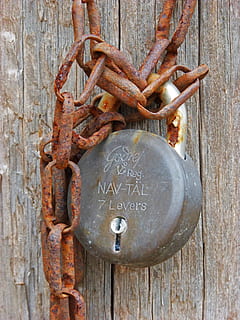 cadenat, cadena, vell, símbol, tancat, tancar, prohibit, ferro, fusta, òxid, vintage, vetada, metàfora, material de fusta, cap gent, primer pla, rovellat, a l'interior, cavall de mar, metall, resistent, penjant, comunicació, dia, text, entrada, porta, seguretat, guió occidental, bloqueig, natura morta, deteriorament, 4K, CC0, domini públic, lliure de regalies