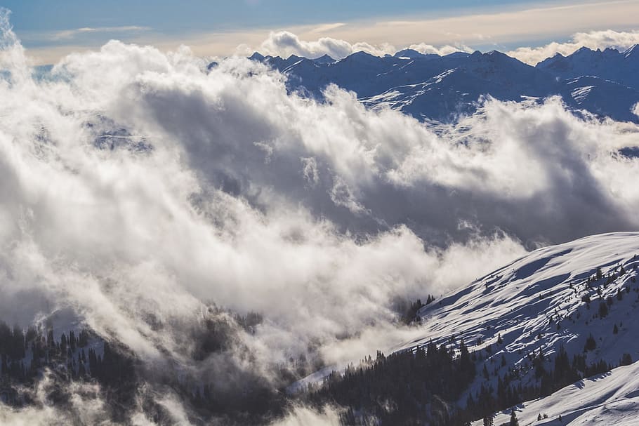 alb, nori, Munte, munții acoperiți de zăpadă, fotografie aeriene, zăpadă, acoperit, timpul zilei, nor, alp, cer, natură, iarnă, varf de munte, scenics, în aer liber, albastru, peisaj, alpine europene, nor - cer, de munte, sus, temperatura rece, gheaţă, vreme, scenice - natura, frumusețe în natură, un munte acoperit de zăpadă, mediu inconjurator, o scenă liniștită, liniște, nici o persoana, culoare alba, zi, idilic, 2K