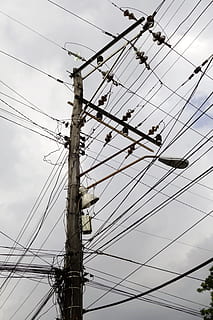 redes, enredo, cableado, corriente, electricidad, Línea eléctrica, conexión, línea, instalacion electrica, cable, fuente de alimentación, pilón de electricidad, vista de ángulo bajo, complejidad, cielo, tecnología, generación de combustible y energía, nadie, naturaleza, día, al aire libre, polo, equipo de iluminación, nube - cielo, poste de teléfono, metal, enredado, equipo eléctrico, linea telefonica, 4K, CC0, dominio público, libre de derechos