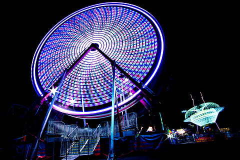 lila, angezündet, ferris, Rad, Zeitrafferfoto, Nacht-, Muster, Scheibe, Farbe, Vergnügungspark, Kunst, Kultur und Unterhaltung, Freizeitpark Achterbahn, beleuchtet, Riesenrad, Spinnen, Freizeitbeschäftigung, Bewegung, Himmel, Vergnügen, Bewegungsunschärfe, Kreis, die Architektur, echte Menschen, Langzeitbelichtung, mehrfarbig, Natur, gebaute Struktur, Gruppe von Leuten, draußen, Rummelplatz, Nachtleben, 5K, CC0, gemeinfrei, lizenzfrei
