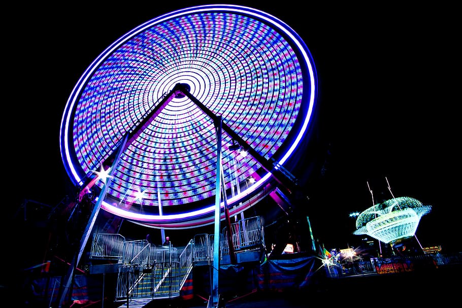 lilla, tændte, Ferris, hjul, time lapse foto, nat, mønster, disk, farve, forlystelsespark, kunstkultur og underholdning, forlystelsespark tur, belyst, pariserhjul, spinding, fritidsaktivitet, bevægelse, himmel, nydelse, sløret bevægelse, cirkel, arkitektur, rigtige mennesker, lang eksponering, multi farvet, natur, bygget struktur, gruppe af mennesker, udendørs, tivoli, natteliv, 5K