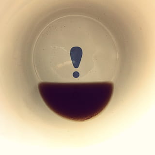 Kaffee, niedrig, Niveau, Tasse, Getränk, Lebensmittel, drinnen, Essen und Trinken, Kaffee trinken, Nahansicht, keine Leute, Kaffeetasse, Becher, Erfrischung, direkt darüber, gestalten, Geometrische Figur, Kreis, weiße Farbe, Vollbild, High Angle View, Stillleben, Badezimmer, 1080P, CC0, gemeinfrei, lizenzfrei