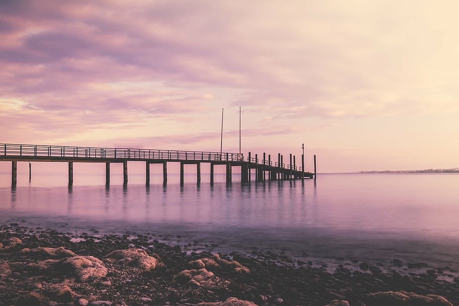 dok, berolige, legeme, vand, sort, træ-, hvid, himmel, lilla, solnedgang, skyer, mole, ocean, hav, kyst, strand, klipper, sky - himmel, ro, ingen mennesker, natur, bygget struktur, udendørs, skønhed i naturen, bro, scenics - natur, rolig scene, arkitektur, bro - menneskeskabt struktur, forbindelse, idyllisk, horisont over vand, 5K
