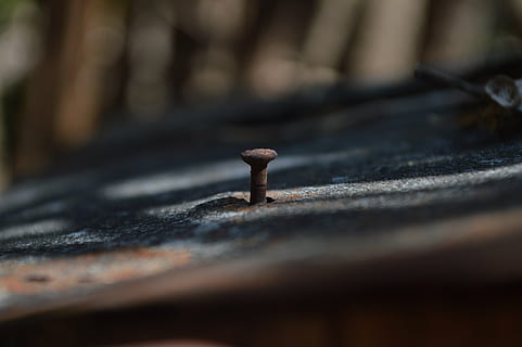 Rost, Nagel, alt, selektiver Fokus, keine Leute, Tag, Metall, Nahansicht, draußen, rostig, Schutz, einzelnes Objekt, Natur, soziale Themen, Sicherheit, Holz - Material, konzentrieren sie sich auf den hintergrund, Schraube, Stadt, Land, die Architektur, Schatten, Aggression, 4K, CC0, gemeinfrei, lizenzfrei