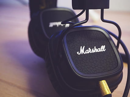 marshall auriculares retro, marshall, auriculares, retro, música, equipo, tecnología, nadie, de cerca, estudio de grabación, día, comunicación, centrarse en primer plano, texto, adentro, de color negro, escuchando, escritura occidental, conexión, cable, Enchufe electrico, naturaleza muerta, cultura de las artes y entretenimiento, controlar, cámara digital, presionar el botón, fuente de alimentación, 4K, CC0, dominio público, libre de derechos