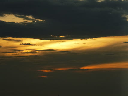 awan, matahari terbenam, sol, alam, awan - langit, langit, cuaca, senja, cloudscape, di luar rumah, pemandangan, keindahan di alam, scenics - alam, ketenangan, adegan yang tenang, tidak ada orang, warna oranye, idilis, langit yang dramatis, kuning, sinar matahari, latar belakang, tampilan sudut rendah, megah, bingkai penuh, meteorologi, langit romantis, 1080P, CC0, domain publik, bebas royalti