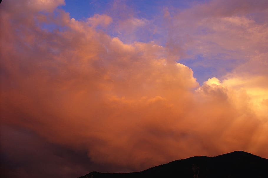 cielo, inoltrare, nuvole, tramonto, cielo serale, umore del tempo, atmosfera, Dramma, tempo metereologico, umore, sera, luce del sole, nuvola - cielo, bellezza nella natura, montagna, scenics - natura, natura, nessuno, scena tranquilla, la tranquillità, Inquadratura dal basso, ambiente, all'aperto, idilliaco, silhouette, scena non urbana, colore arancione, cielo drammatico, giorno, potere in natura, infausto, 2K