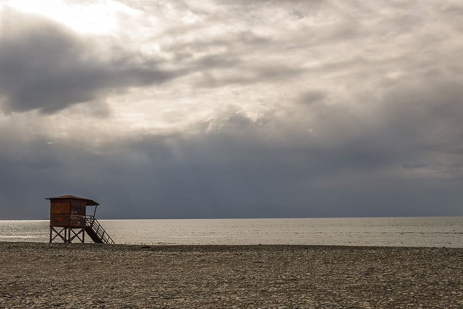 socorrista, torre, torre, platja, núvols, cel, socorrista, torre, platja, llum solar, tempesta, horitzó, hivern, seguretat, vora del mar, rescat, emergència, mirant, platja de kourion, Xipre, núvol - cel, cabana de socorrista, naturalesa, escenics, aigua, terra, arquitectura, mar, refugi, escenics - natura, estructura construïda, horitzó sobre l’aigua, bellesa a la natura, escena tranquil·la, tranquil·litat, exterior de l'edifici, sorra, cap gent, a l'aire lliure, 5K
