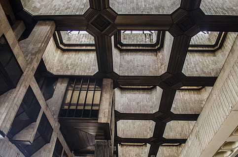 plafond de construction, intérieur, photo, géométrique, architecture, formes, ligne, des ouvertures, les plafonds, élément, simple, style, science, Créatif, conception, symbole, art, forme, abstrait, polygone, image, texture, géométrie, graphique, texturé, modèle, plein cadre, structure construite, personne, arrière-plans, Forme géométrique, faible angle de vue, journée, bâtiment, extérieur du bâtiment, la fenêtre, caractéristique architecturale, en plein air, bois - matériau, religion, lieu de culte, plafond, architecture et art, directement en dessous, 4K, CC0, domaine public, libre de droits