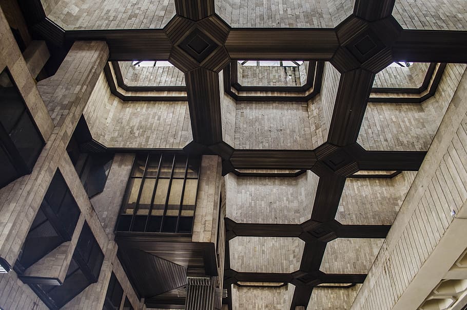 plafond de construction, intérieur, photo, géométrique, architecture, formes, ligne, des ouvertures, les plafonds, élément, simple, style, science, Créatif, conception, symbole, art, forme, abstrait, polygone, image, texture, géométrie, graphique, texturé, modèle, plein cadre, structure construite, personne, arrière-plans, Forme géométrique, faible angle de vue, journée, bâtiment, extérieur du bâtiment, la fenêtre, caractéristique architecturale, en plein air, bois - matériau, religion, lieu de culte, plafond, architecture et art, directement en dessous, 4K