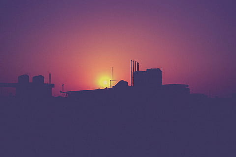 silhouet, schip, nabij, tijd, gebouw, wolken, hemel, zonsondergang, donker, schaduw, stadsgezicht, stedelijke skyline, toren, architectuur, wolkenkrabber, ingebouwde structuur, stad, stedelijke scène, buitenkant van het gebouw, landschap, geen mensen, natuur, roze kleur, stadsleven, buitenshuis, Purper, kantoorgebouw buitenkant, zon, romantische hemel, verontreiniging, smog, appartement, 5K, CC0, publiek domein, royaltyvrij
