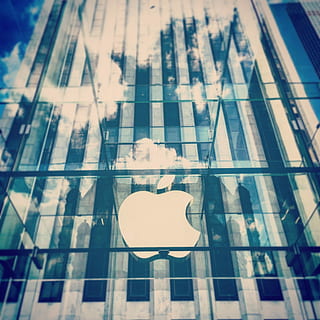 logo Apple, logo, architektura, scena miejska, okno, biznes, Miasto, na zewnątrz budynku, zbudowana struktura, budynek biurowy na zewnątrz, niski kąt widzenia, żadnych ludzi, budynek, dzień, odbicie, szkło - materiał, na dworze, skupić się na pierwszym planie, przezroczysty, nowoczesny, szkło, Natura, pełna ramka, selektywne skupienie, 1080P, CC0, domena publiczna, darmowe zdjęcia