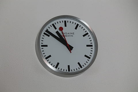 watch, time, quartz, wall, ffs, switzerland, clock, clock Face, deadline, wall - building feature, instrument of time, wall clock, shape, geometric shape, circle, single object, indoors, gray, no people, urgency, white background, minute hand, studio shot, clock hand, checking the time, 4K, CC0, public domain, royalty free