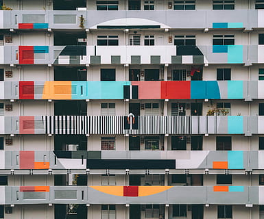 targeta de prova, temàtica, edifici, gris, multicolor, edifici de mitja altura, cercle, circular, color, balcó, urbà, finestres, Singapur, televisió, hdb, façana, arquitectura, exterior de l'edifici, estructura construïda, marc complet, finestra, costat a costat, cap gent, barri residencial, repetició, a l'aire lliure, apartament, dia, patró, fons, gran grup d'objectes, ciutat, en fila, 4K, CC0, domini públic, lliure de regalies
