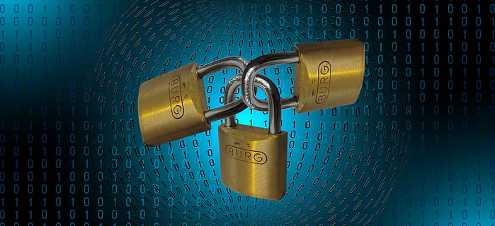 Trois, oeuvre de cadenas burg de couleur laiton, cadenas, matrice, binaire, Sécurité, code, la communication, Logiciel, pc, virus, ordinateur, code source, malware, en ligne, temps, Payer, heures, l'horloge, réseau, crash, administrateur, attaque, système opérateur, mot de code, virus informatiques, virus informatique, Les données, l'échange de données, Le vol de données, programme, la programmation, calculatrice, protection, sûr, espionnage, La technologie, troyen, livraison, Nom d'utilisateur, la mise en réseau, les virus, protection antivirus, le web, les fenêtres, main, homme, garder, présent, nul, Château, un, foncé, www, l'Internet, fermer à clé, pendaison, fermer, métal, émotion positive, émotion, amour, texte, personne, à l'intérieur, la chance, lien, espoir - concept, nombre, serrure d'amour, 5K, CC0, domaine public, libre de droits