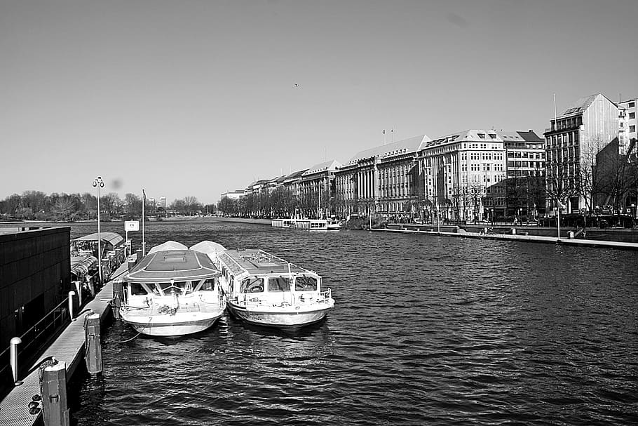 น่านน้ำ, แม่น้ำ, รองเท้า, ระบบขนส่ง, การท่องเที่ยว, Alster, Jungfernstieg, hamburgensien, ภายนอกอาคาร, น้ำ, เรือเดินทะเล, โครงสร้างที่สร้างขึ้น, สถาปัตยกรรม, เมือง, ท้องฟ้า, โหมดการขนส่ง, การขนส่ง, ฟ้าโปร่ง, ธรรมชาติ, ริมน้ำ, อาคาร, วัน, จุดหมายปลายทางการท่องเที่ยว, ไม่มีคน, จอดอยู่, cityscape, งานฝีมือผู้โดยสาร, เรือยอชท์, 4K