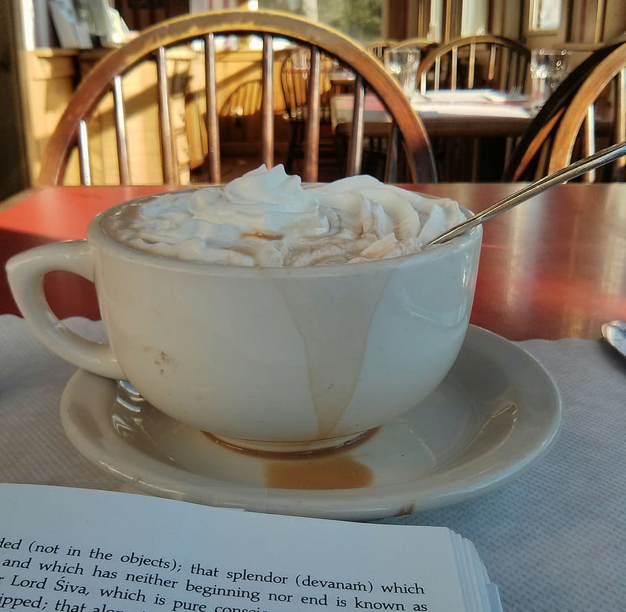 cafè, estudiar, ioga, begudes, tassa, cafeteria, beure, cafè - beguda, cappuccino, menjar, taula, esmorzar, latte, menjar i beguda, a l'interior, cap gent, menjar dolç, natura morta, refresc, primer pla, frescor, tassa de cafè, llest per menjar, indulgència, text, publicació, vaixella, temptació, 1080P