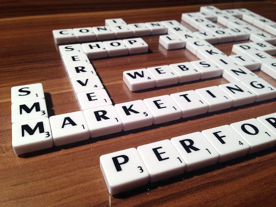 peça de scrabble, pissarra, Scrabble, lloc web, màrqueting, servidor, contingut, disseny, disseny web, web, pàgina web, html, pàgina d'inici, motor de cerca, material de fusta, tir de l'estudi, cap gent, risc, oportunitat, a l'interior, primer pla, dia, text, comunicació, guió occidental, taula, nombre, alfabet, lletra majúscula, jocs d’oci, natura morta, carta, relaxació, vista d’angle alt, bloc, enfocament selectiu, cultura i entreteniment artístic, forma de bloc, 2K