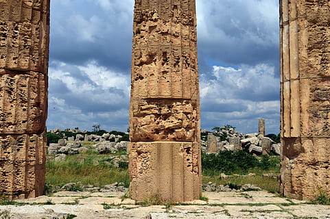 templu, în formă de coloană, antic, ruina, distrus, arhitectură, clădire, arheologie, locuri de interes, complex templu, Italia, structuri vechi, elen, sicilia, Selinunte, nori, cer, peisaj, construită, coloană arhitecturală, istorie, nor - cer, vechi, trecutul, civilizatie antica, natură, nici o persoana, destinații de călătorie, vechea ruină, zi, exteriorul clădirii, solid, lumina soarelui, montare pe perete, în aer liber, ruinat, deteriorare, 5K, CC0, domeniu public, fără drepturi de autor