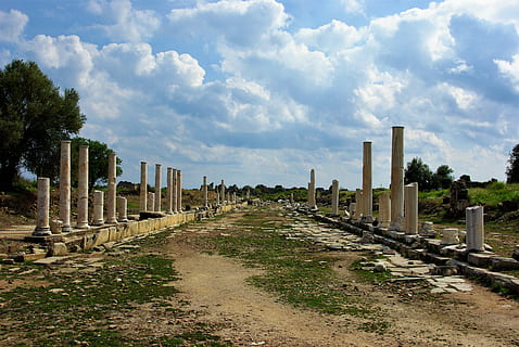 rovinare, colonnare, lato, Turchia, tempio, lato, tacchino, tempi antichi, antico, storia, pietra, vecchio, costruzione, arena, parete, cielo, partire, decaduto, facciata, architettura, storicamente, edificio storico, centro storico, Torre, città vecchia, città medievale, monumento, nuvola - cielo, nessuno, giorno, paesaggio, colonna architettonica, il passato, natura, pianta, struttura costruita, memoriale, antica civiltà, vecchia rovina, archeologia, albero, rovinato, destinazioni di viaggio, danneggiato, all'aperto, 4K, CC0, dominio pubblico, privo di copyright
