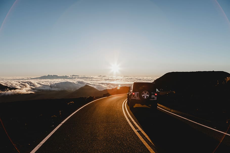 strada transitabile, bianca, jeep wrangler suv, strada, d'oro, ora, auto, nube, nebbia, tramonto, Alba, viaggio su strada, veicolo, prospettiva, natura, all'aperto, cielo, paesaggio, orizzonte, vulcanico, montagna, vulcano, maui, mezzi di trasporto, modo di trasporto, camion, veicolo terrestre, luce del sole, veicolo a motore, scenics - natura, in movimento, nessuno, riflesso lente, movimento, viaggio, la neve, bellezza nella natura, inverno, semi-camion, montagna innevata, 5K