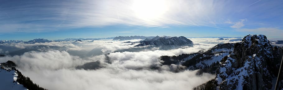 negre, blanc, muntanya, muntanyes, panorama, núvols, sol, kampenwand, naturalesa, paisatge, alpí, idíl·lic, cim, neu, rock, cel, cim de muntanya, hivern, a l'aire lliure, escenics, Alps europeus, blau, núvol - cel, escenics - natura, bellesa a la natura, panoràmica, medi ambient, cloudscape, llum solar, por, alt, dia, cap gent, vent, a dalt, lluminós, 8K