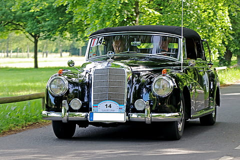 zwart, mercedes-benz, groen, grasveld, auto, Old Timer, klassiek, PKW, automotive, voertuigen, oldtimer auto, mercedes, benz, daimler, Mercedes Benz, historisch, oude voertuigen, chroom, retro gestileerd, oubollig, oud, landvoertuig, antiek, koplamp, vervoer, luxe, glimmend, vintage auto, wijze van transport, motorvoertuig, boom, fabriek, dag, stationair, stad, straat, natuur, buitenshuis, zonlicht, parkeren, groene kleur, wijnoogst, 5K, CC0, publiek domein, royaltyvrij