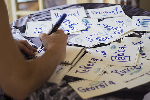 zpětná vazba, analytiky, řečnictví, Odeslat to, finanční plánování, výcvik, chod, vzdělání, podnikání, data, strategie, úspěch, studie, analyzovat, cílová, úspěšný, tým, projekt, rozmanitost, tvořivý, tagy, jména, text, západní skript, papír, selektivní zaměření, sdělení, detail, hospodářství, uvnitř, psaní, non-západní skript, lidské ruky, skript, ruka, pero, lidé, rukopis, tvořivost, umění a řemesla, vydání, zpráva, prst, 4K, CC0, veřejná doména, bez autorských práv