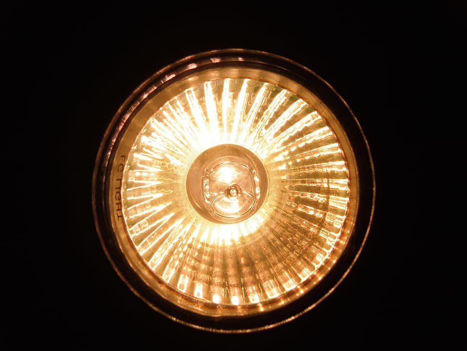 halogen, projektører, lys, teknologi, halogen spotlights, belysning, belysningsudstyr, lys pære, glødende, varme - temperatur, lyse, belyst, elektricitet, indendørs, lav vinkel visning, sort baggrund, ingen mennesker, lys - naturligt fænomen, geometrisk form, form, studio skud, mørkt rum, cirkel, elektrisk lys, vedhæng lys, direkte under, hængende, mørk, loft, elektrisk lampe, luksus, udsmykkede, lysarmatur, elektrisk udstyr, 4K