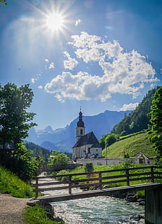 ramsau, Dom, baviera, cielo, arquitectura, montaña, estructura construida, árbol, planta, luz del sol, agua, naturaleza, lugar de adoración, religión, exterior del edificio, edificio, nube - cielo, día, nadie, creencia, destello de lente, al aire libre, 5K, CC0, dominio público, libre de derechos