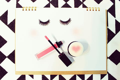 pink, black, mascara, pink and black, backgrounds, fashion, decoration, vector, pattern, studio shot, indoors, beauty, no people, close-up, day, directly above, make-up, still life, high angle view, make-up brush, large group of objects, white background, pencil, group of objects, lipstick, choice, paper, black color, preparation, body care and beauty, 1080P, CC0, public domain, royalty free
